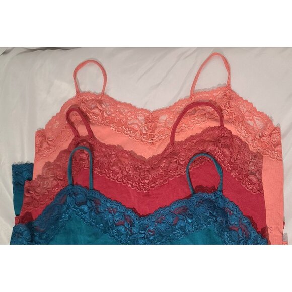 Y2K Van Heusen Womens Medium Tank Top 3-Pack Lace Neck Cami Spaghetti Strap - Picture 3 of 13